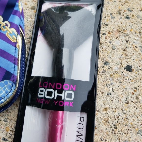 🎁3/$20 Make-up bundle - Picture 4 of 5